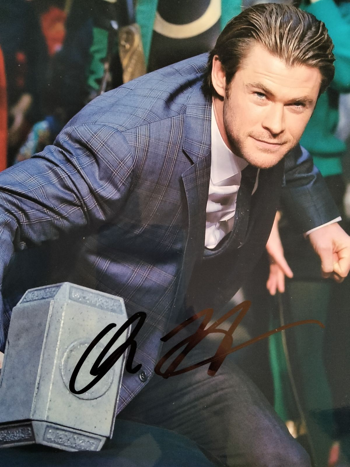 クリス・ヘムズワーズ直筆サイン入り超大型写真…Chris Hemsworth