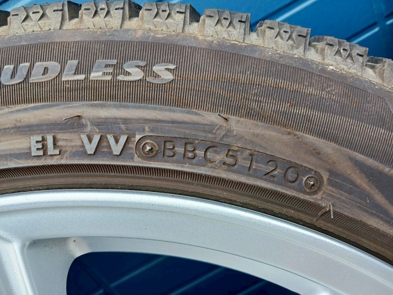 235|45|R18 ES