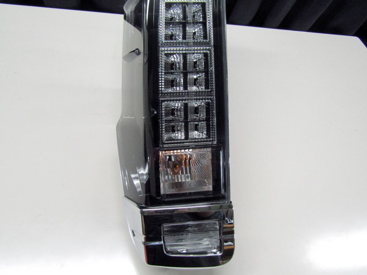 トヨタ 80 ヴォクシー 前期 純正 左 テールランプ ZWR80G Koito