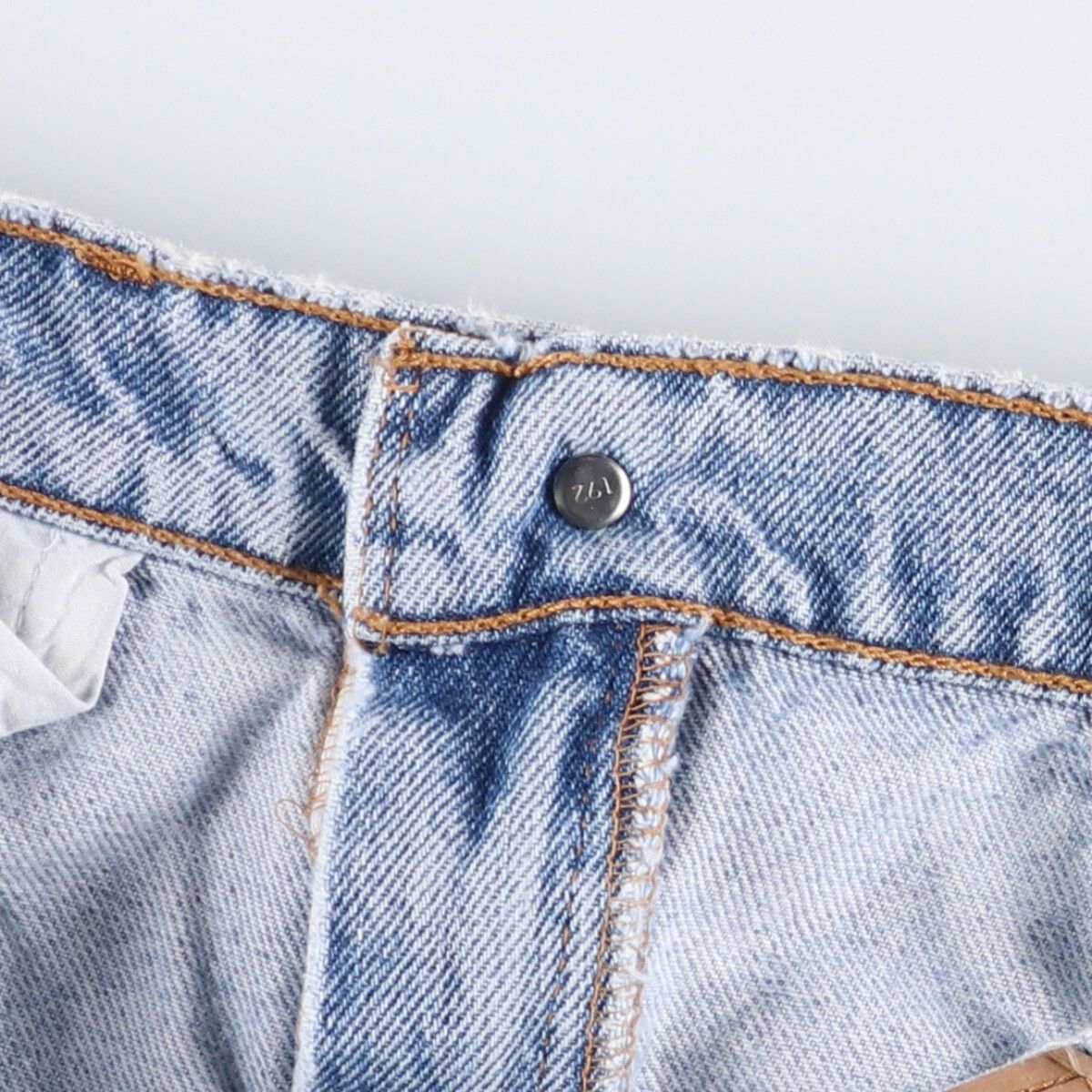 テーパードデニムパンツ