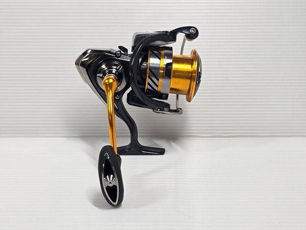 中古品】 ダイワ Daiwa スピニングリール 20 レブロス LT 4000