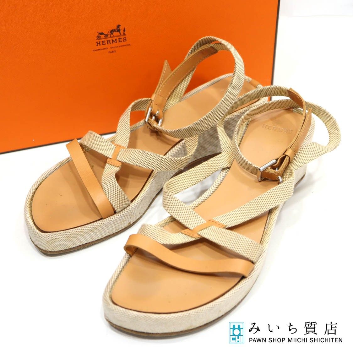 Hermès ベージュ クロスストラップ サンダル Hermès ベージュ クロスストラップ サンダル
