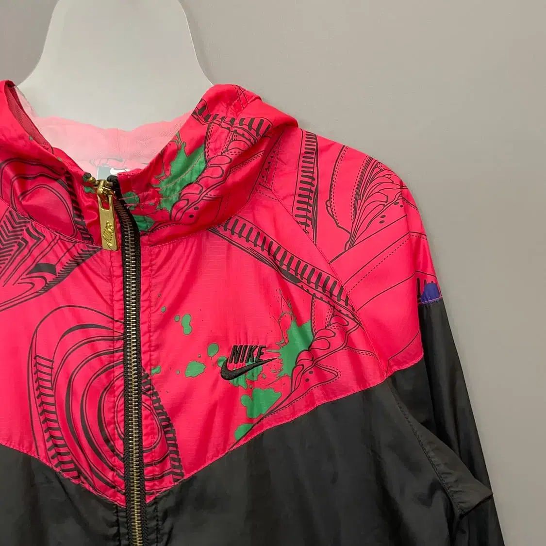 NIKE　ウィンドブレーカー　ナイロンジャケット　アイボリー　レッド　ブラック KITH キス 17AW ×NIKE Flight Windbreaker ×ナイキ フライト