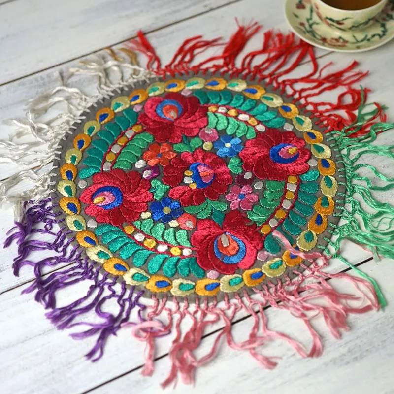 ハンガリー刺繍 カロチャ刺繍 マチョー刺繍 テーブルセンター マチョー