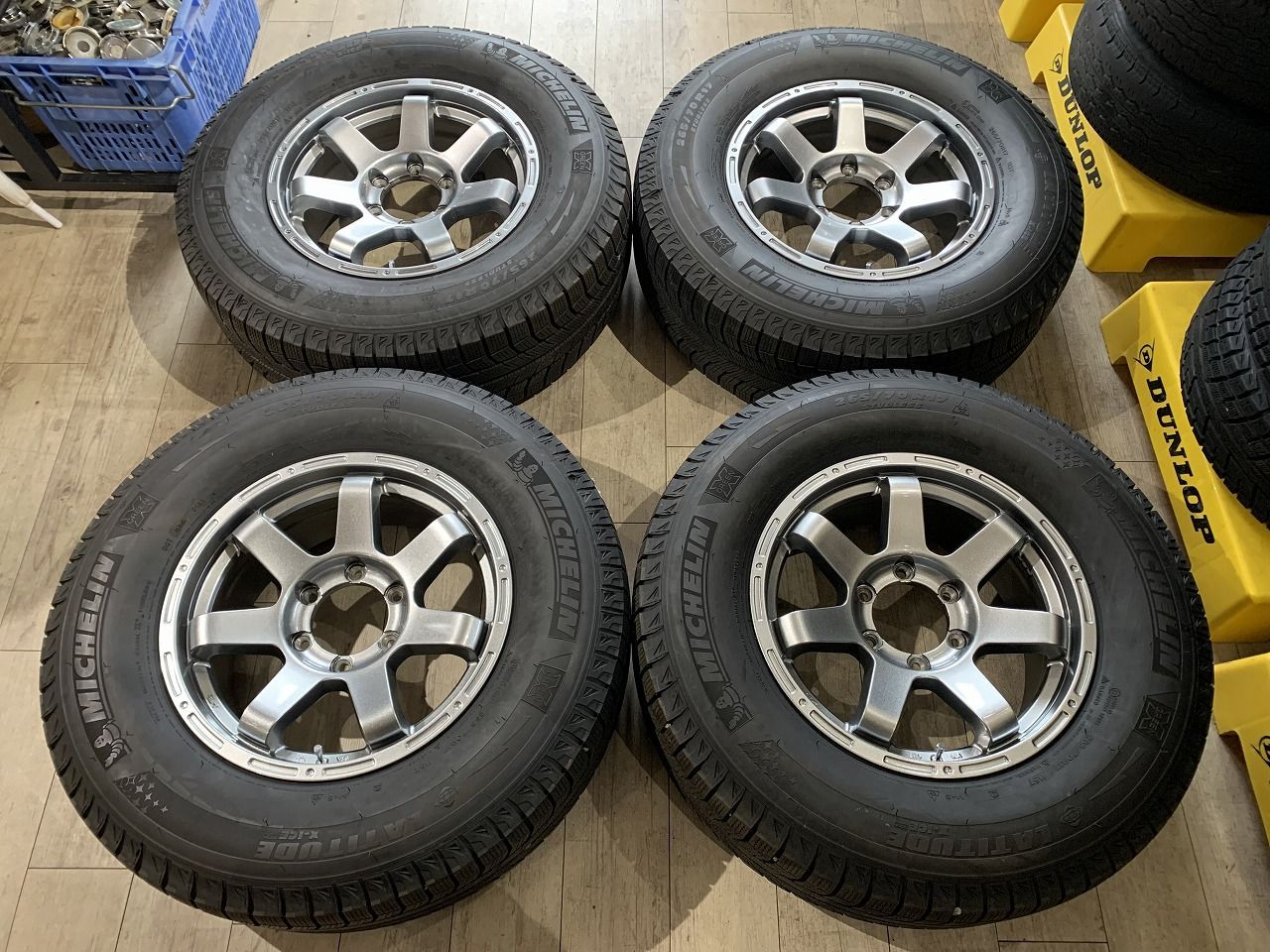 2404022】スタッドレス MAD CROSS 17インチ 7.5J +28 PCD139.7 6H + MICHELIN X-ICE  265/70R17 2019年 265/70R17 2019年 ランドクルーザープラド FJクルーザー ハイラックス 等 - メルカリ