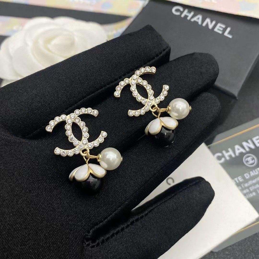 ✨新品✨CHANEL シャネルココマークラインストーンイヤリング黒白@July jewelry