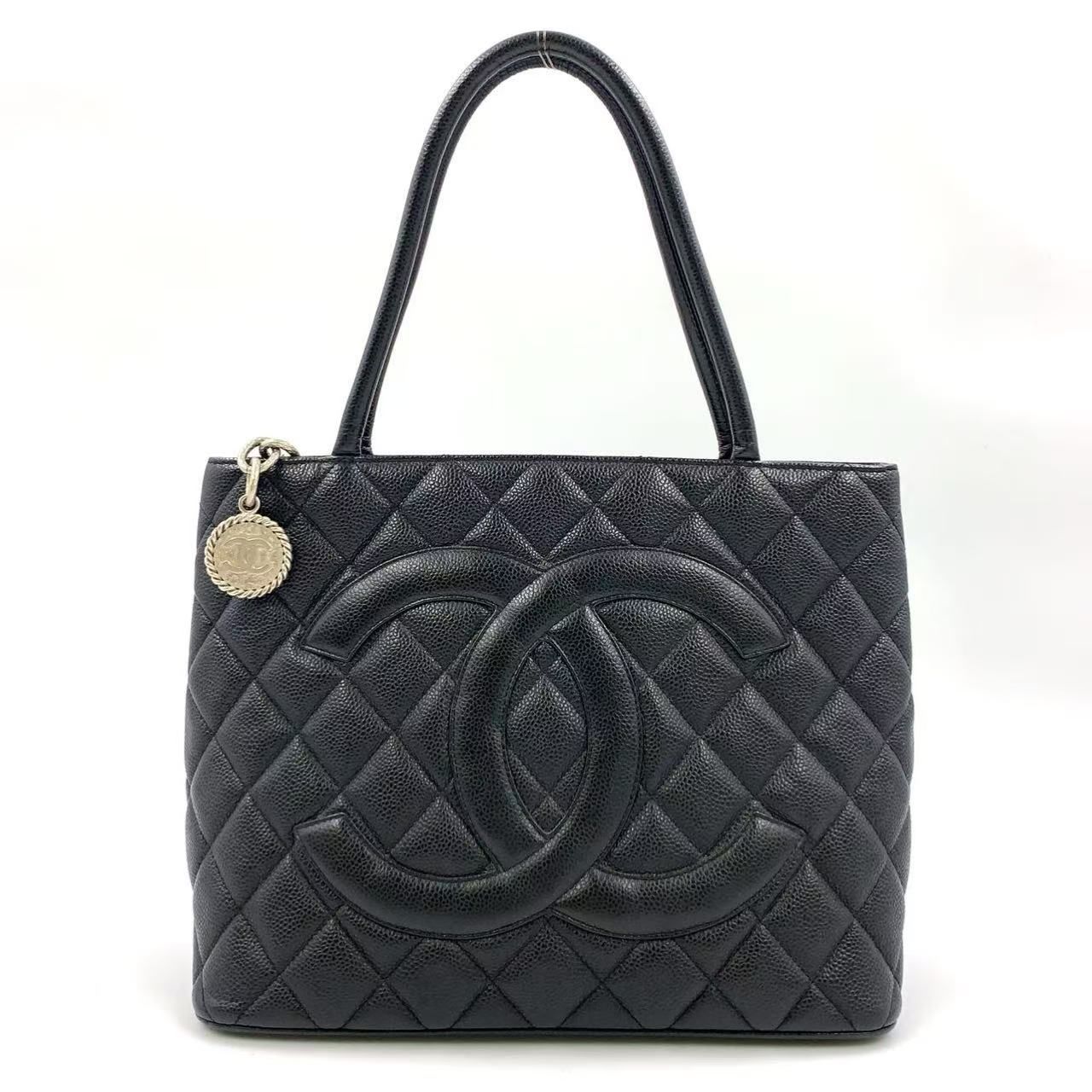 CHANEL ブラック トートバッグ CHANEL 復刻 7番台 レザー ブラック トートバッグ シルバー