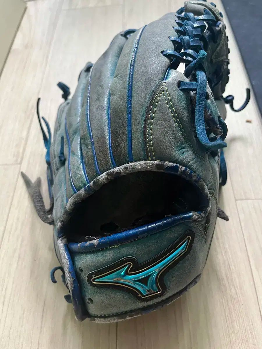 Mizuno（ミズノ） FIELD GLUSTER 美品】ミズノ FIELD GLUSTER