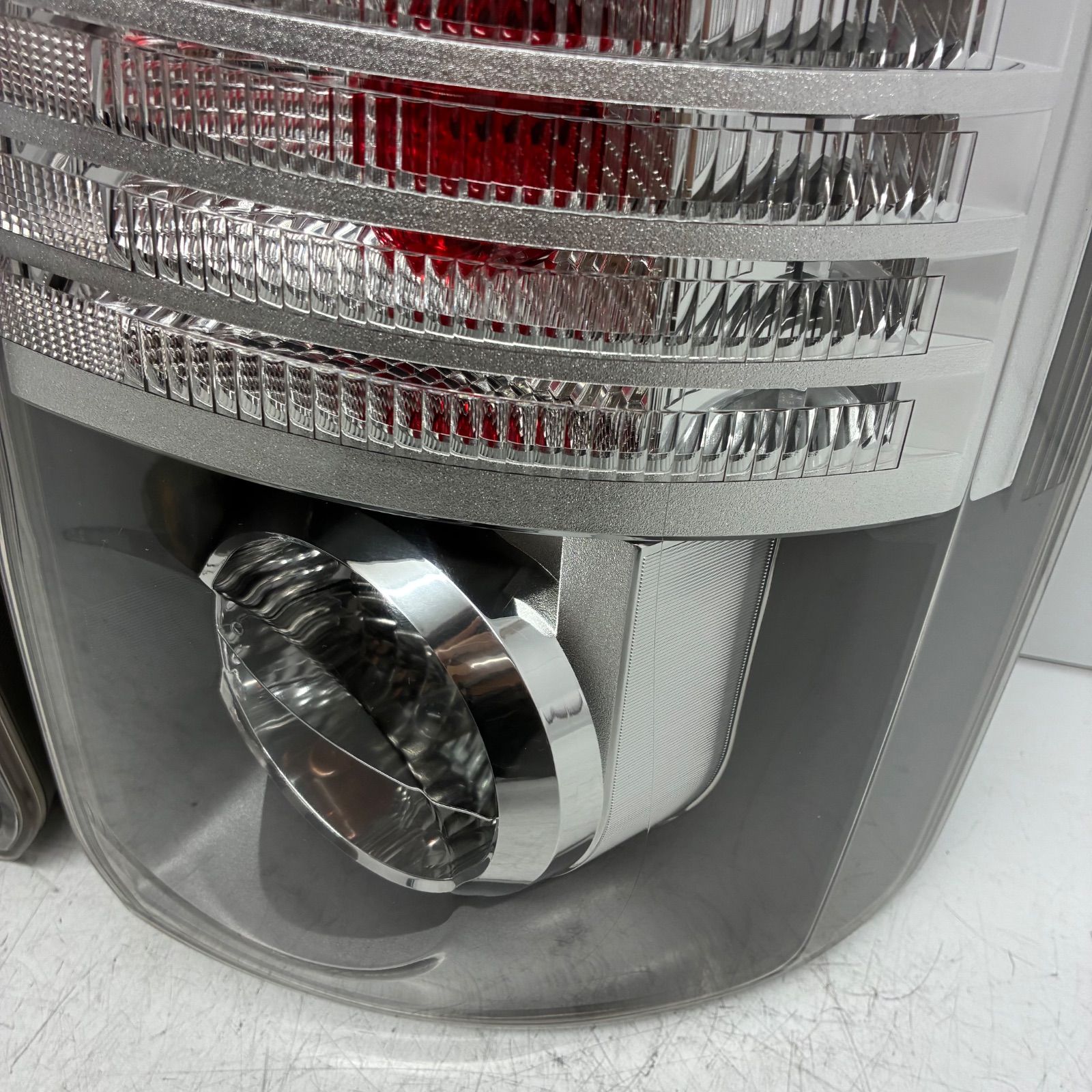 70系ヴォクシー 純正テール 左右セット 点灯確認済み！ 純正戻しや車検用等