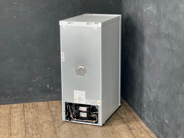 ノンフロン冷凍庫 YAMAZEN YF-SFU70 製 70L 右開き ホワイト 1ドア 4分割 094033 23153