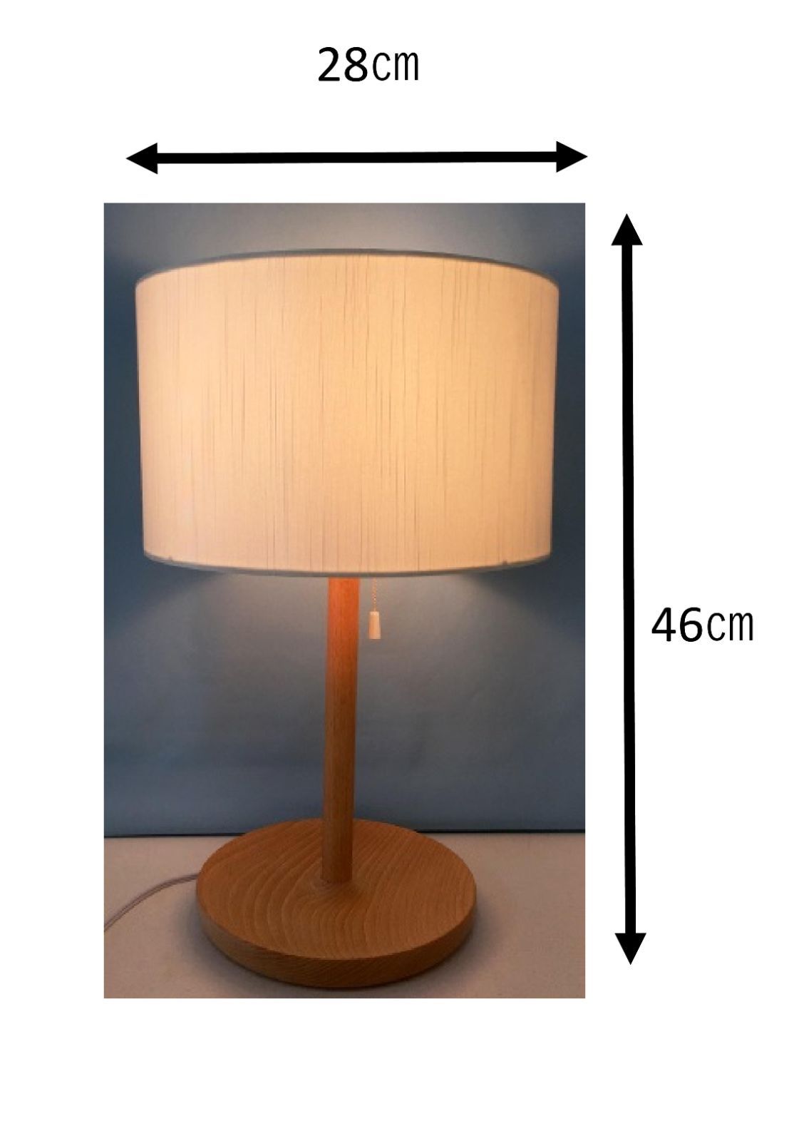 シンプルなデザイン。シェードの上下からこぼれるナチュラルな光。シンプルな照明。 シンプルなデザイン。シェードの上下からこぼれるナチュラルな光