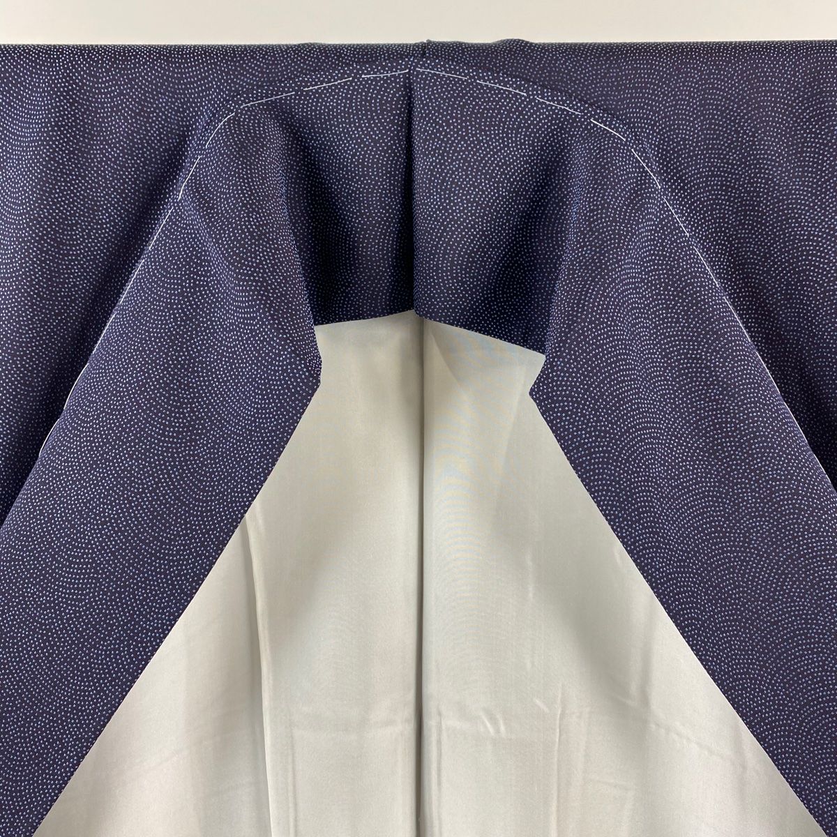 付下げ 身丈164cm 裄丈68cm L 袷 文字紋 宝づくし 紺色 正絹 逸品  