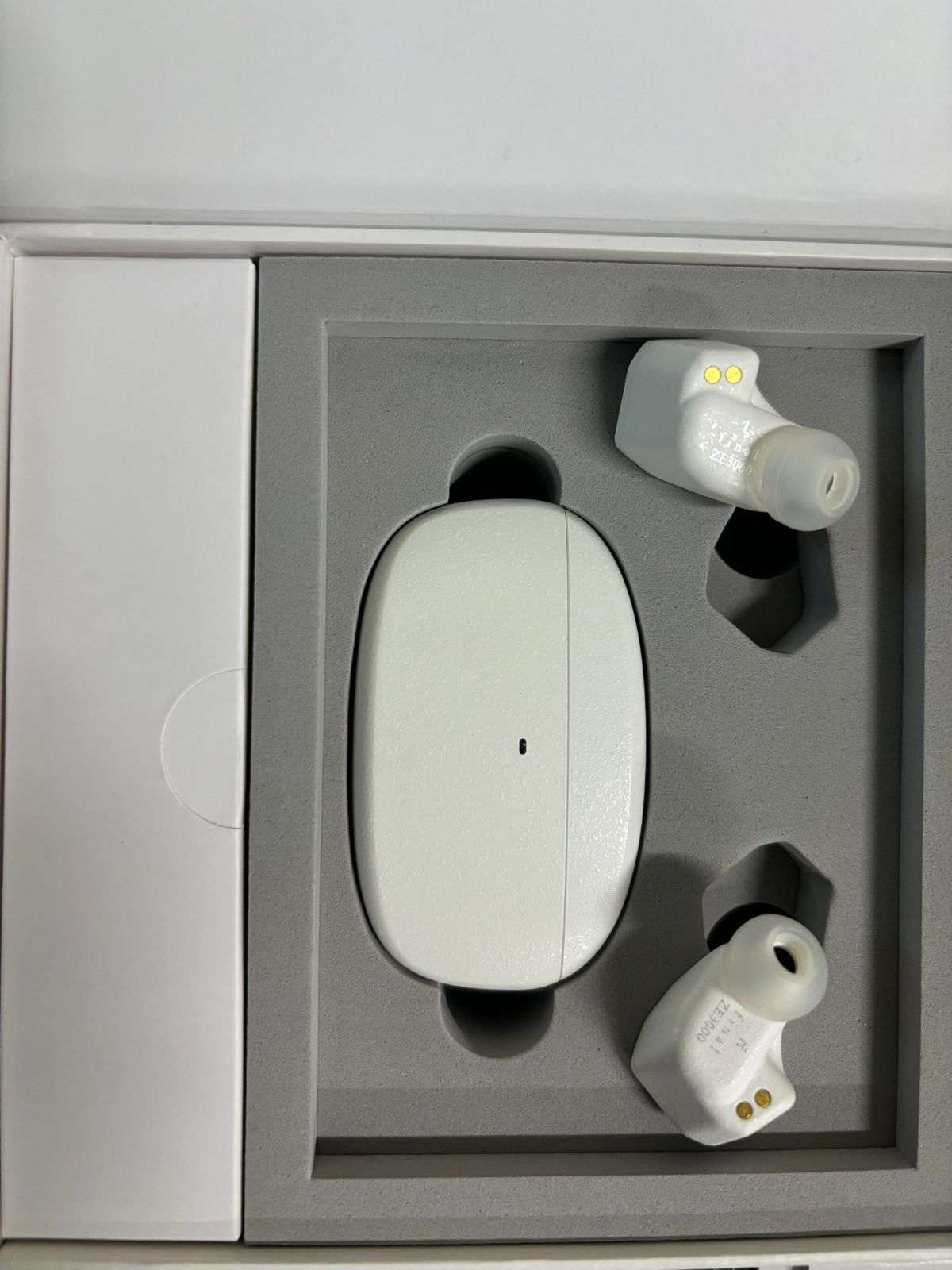 final ZE3000 ホワイト final フルワイヤレスイヤホン ZE3000 ホワイト