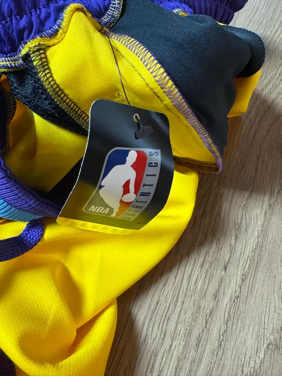 新品 LA レイカーズ トラックパンツ （ Nike ／ NBA 正規品