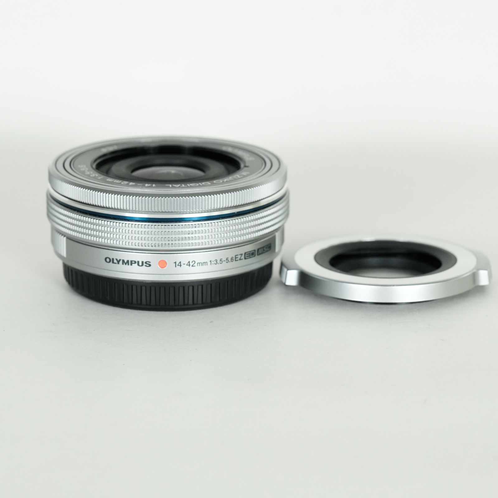 ❇️オリンパス 電動ズームレンズ　14−42mm 美品♪ 自動開閉キャップ付き ⭐️オリンパス 電動ズームレンズ 14−42mm レンズプロテクター付き