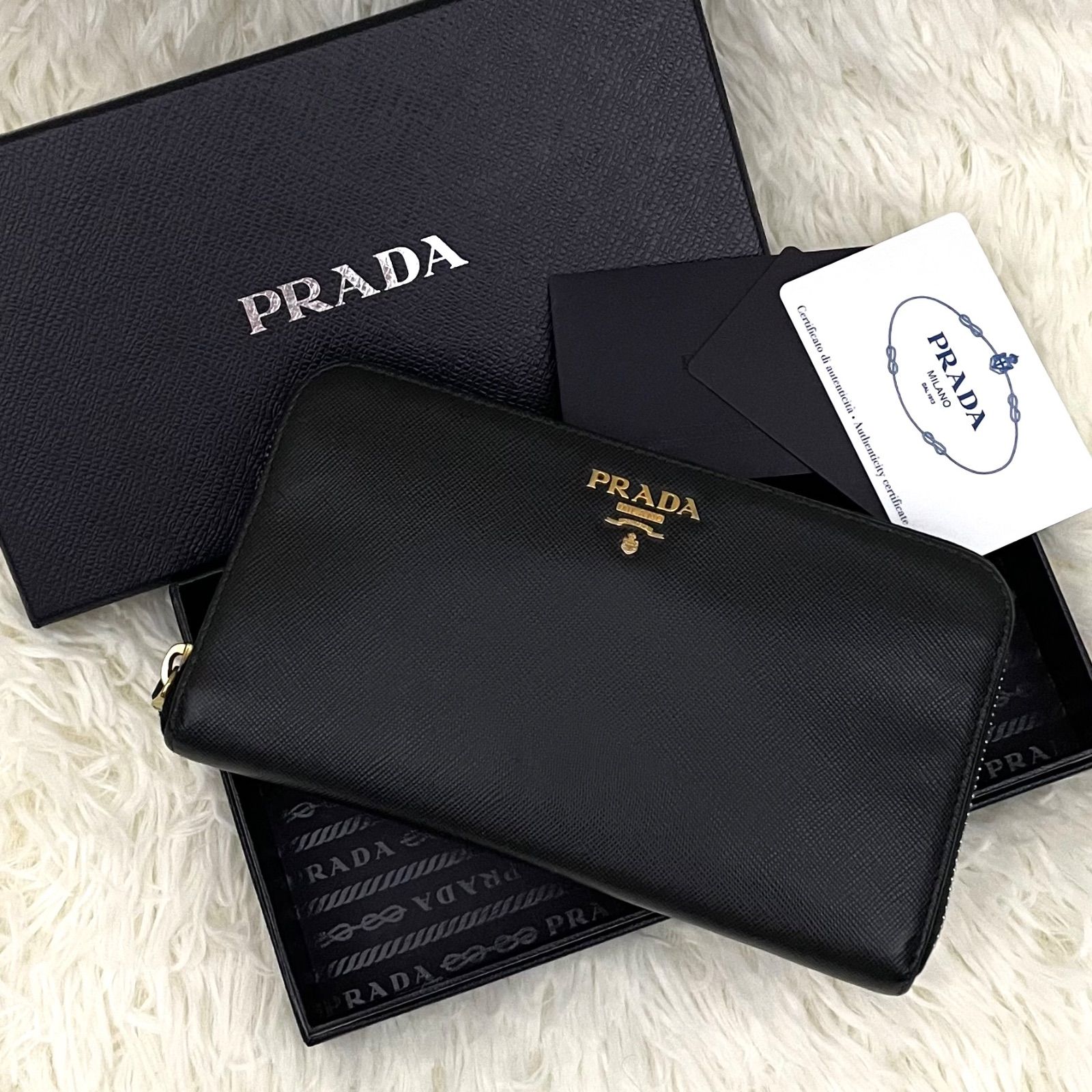 PRADA プラダ サフィアーノ ラウンドファスナー財布 ブラック Gカード付き