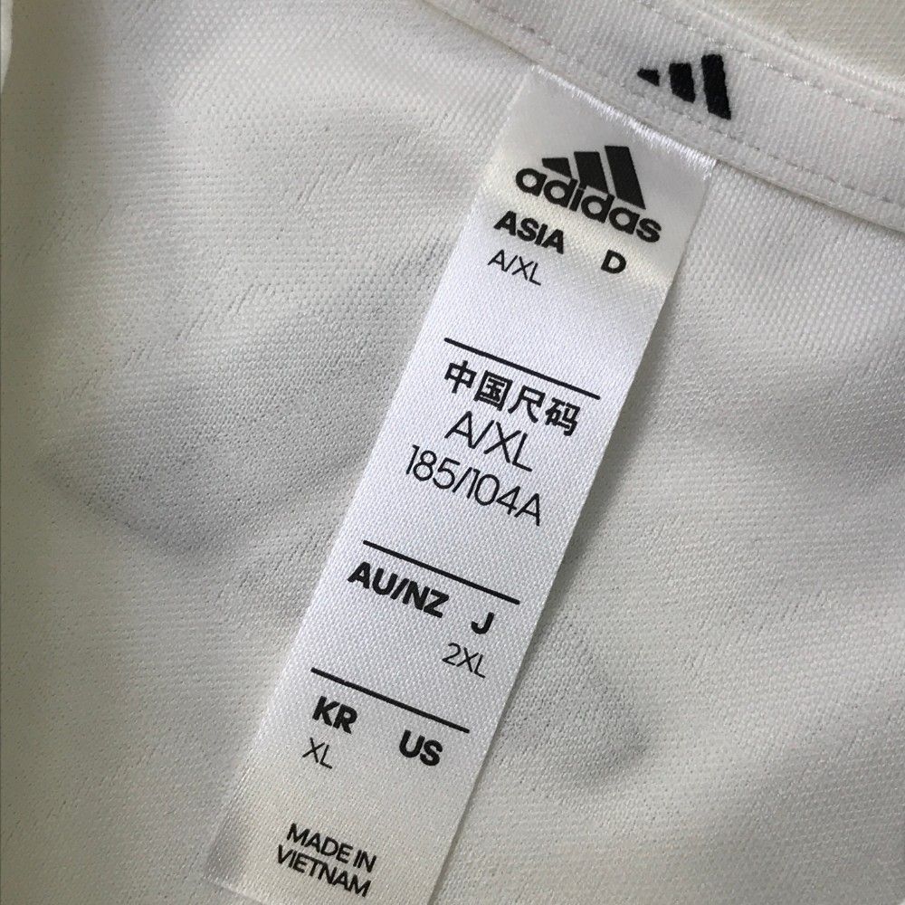 サイズ：2XL ADIDAS GOLF アディダスゴルフ IN9059 2024年モデル ハイネック 半袖Tシャツ ロゴ 総柄 ホワイト系 [240101456156] ゴルフウェア メンズ ストスト サイズ：2XL ADIDAS GOLF アディダスゴルフ IN9059 2024年モデル