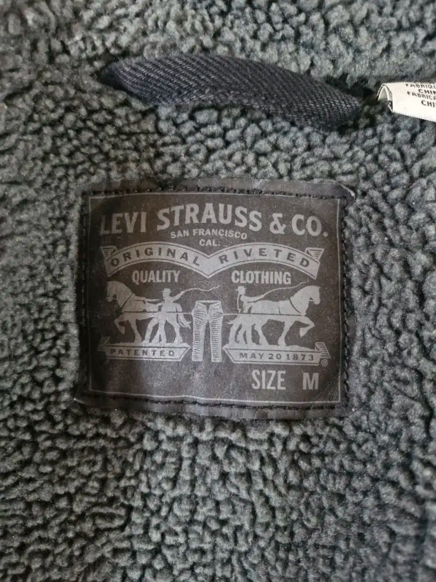 LEVI S リーバイス 黒 グレー シェルパ ウォッシュドトラッカー ジャケット M 測定 100 KANDAIZUMI_COM