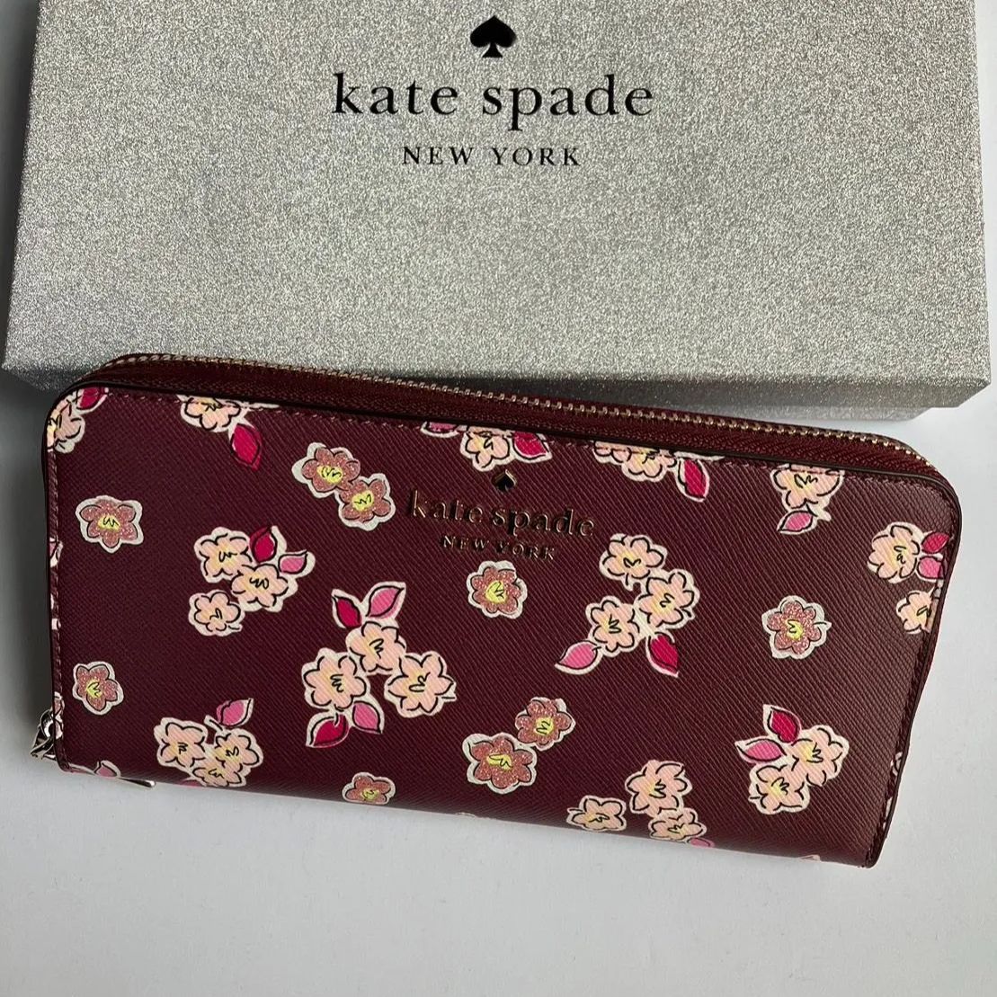 人気の春夏 美品 kate spade 二つ折り長財布 tessiturasdenos.com.br