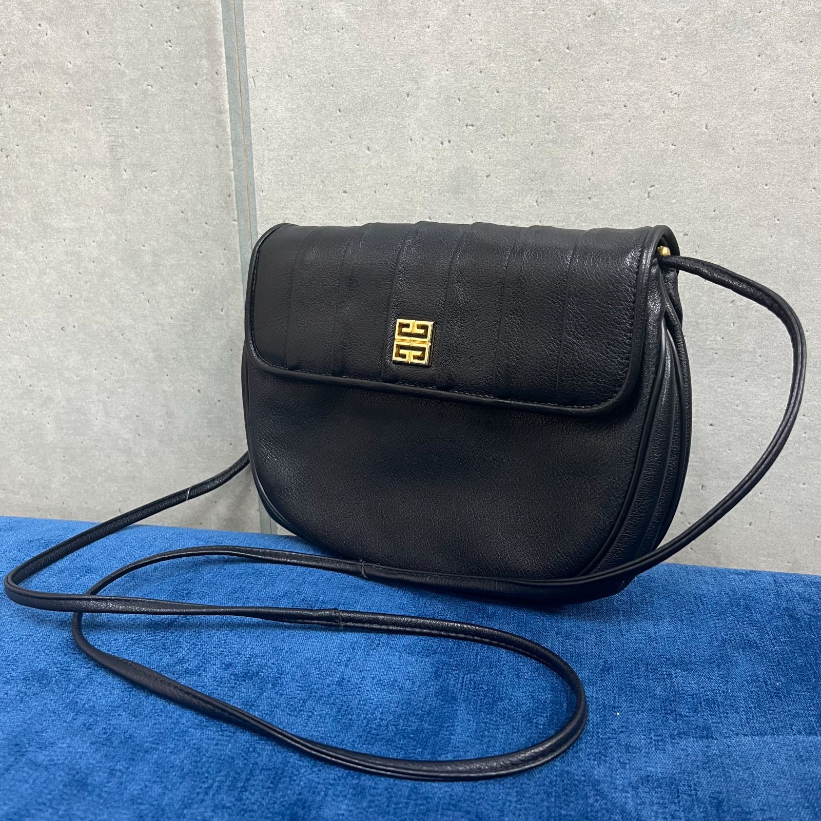 ジバンシー GIVENCHY ジバンシィ 4Gロゴ ショルダーバッグ ブラック ジバンシー GIVENCHY ジバンシィ 4Gロゴ ショルダーバッグ ブラック