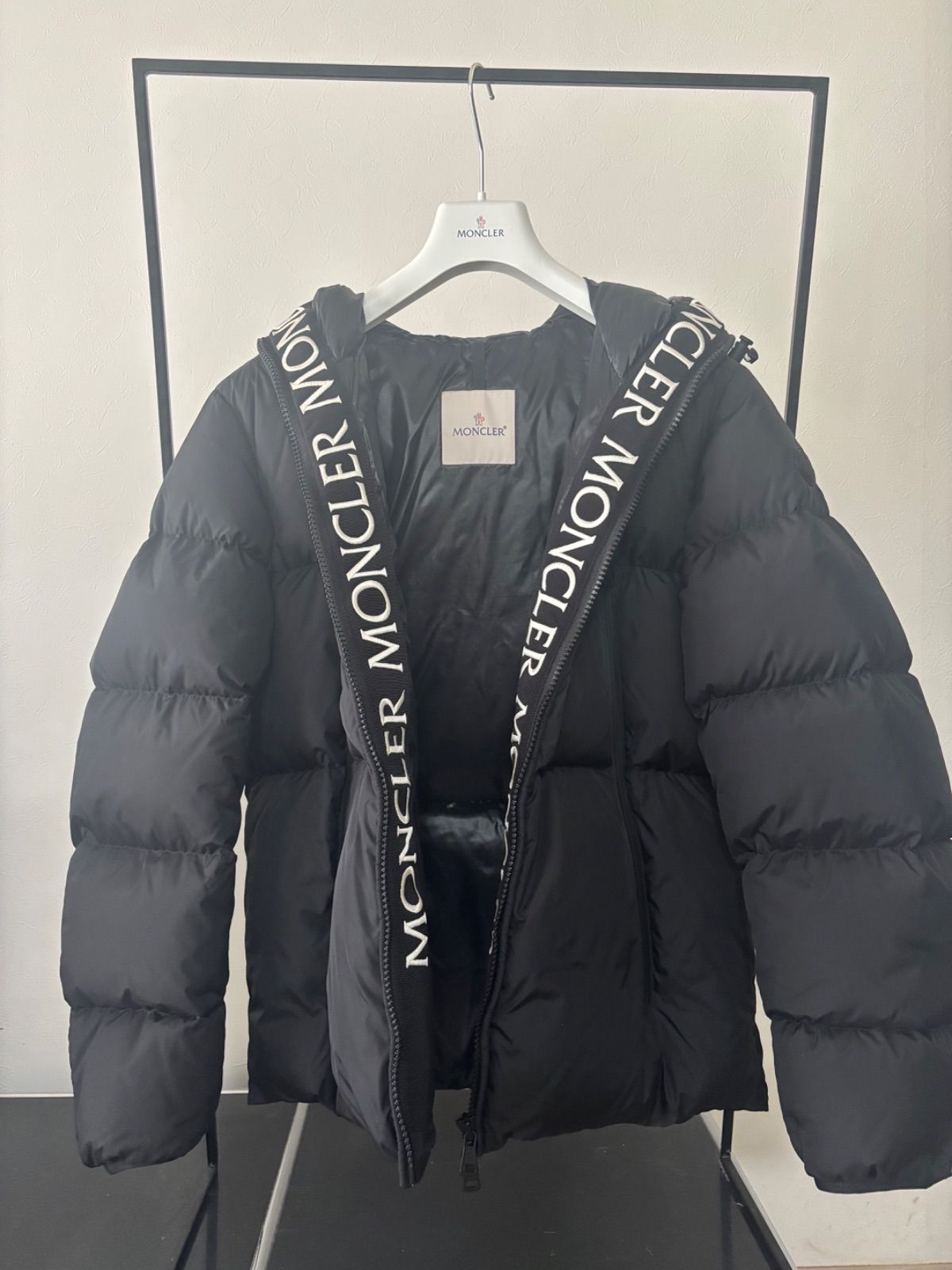 美品 MONCLER \"MONTCLA モンクラー\" 国内正規 ブラック T0 Amazon | MONCLER(モンクレール) ダウンジャケット MONTCLA