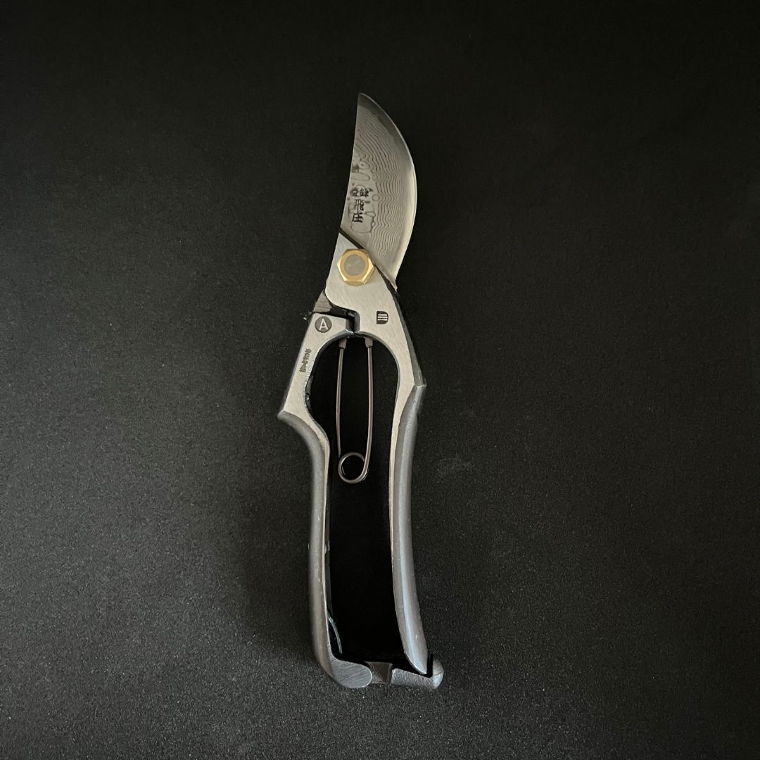 送料無料でお得】飛庄 剪定バサミ ろう付けA型 ダマスカス仕様 200