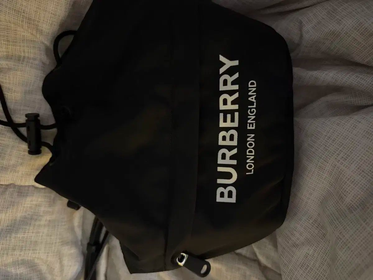 Burberry(バーバリー) PHOEBE チェック ポーチ - メルカリ