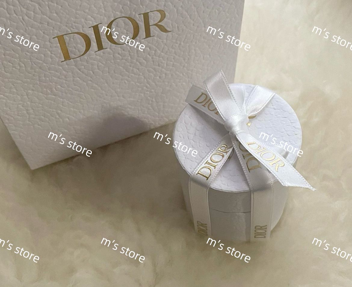 エレガント♥【Dior】Dior Diamond オブリーク スカーフ ⋮ @dior ☑︎Dior 4 Saisons Été ミッツァ スカーフ 以前購入