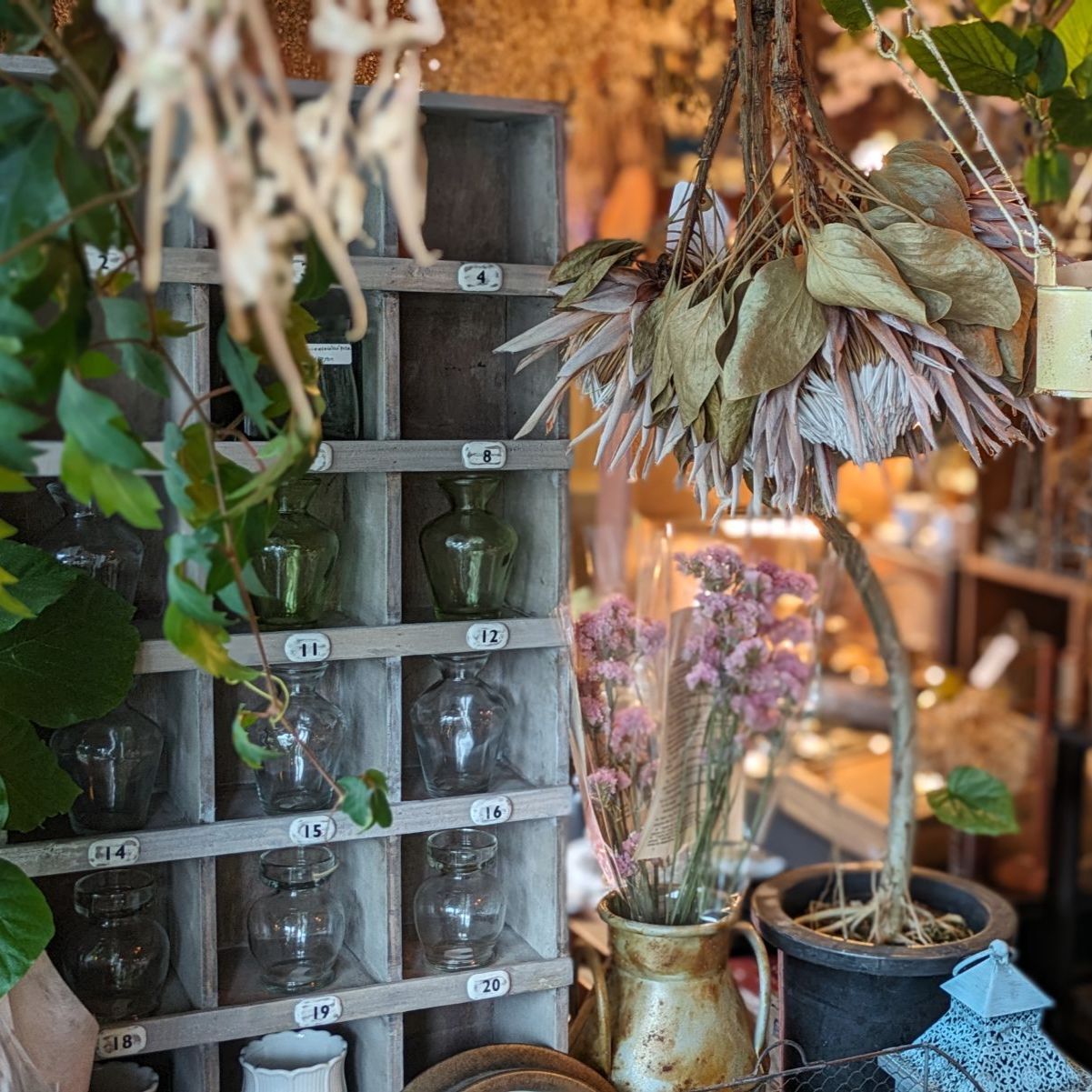 シャビーシック 木製コレクション棚 - メルカリ