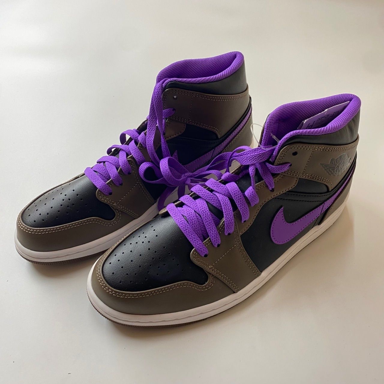 NIKE AIR JORDAN 1 MID エア ジョーダン WHITE-WILD BERRY dq 8426-215 28 cm