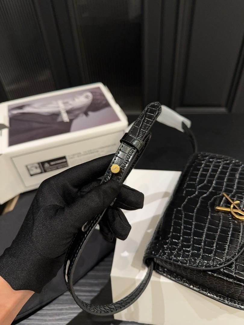 イヴサンローラン ゴールド金具