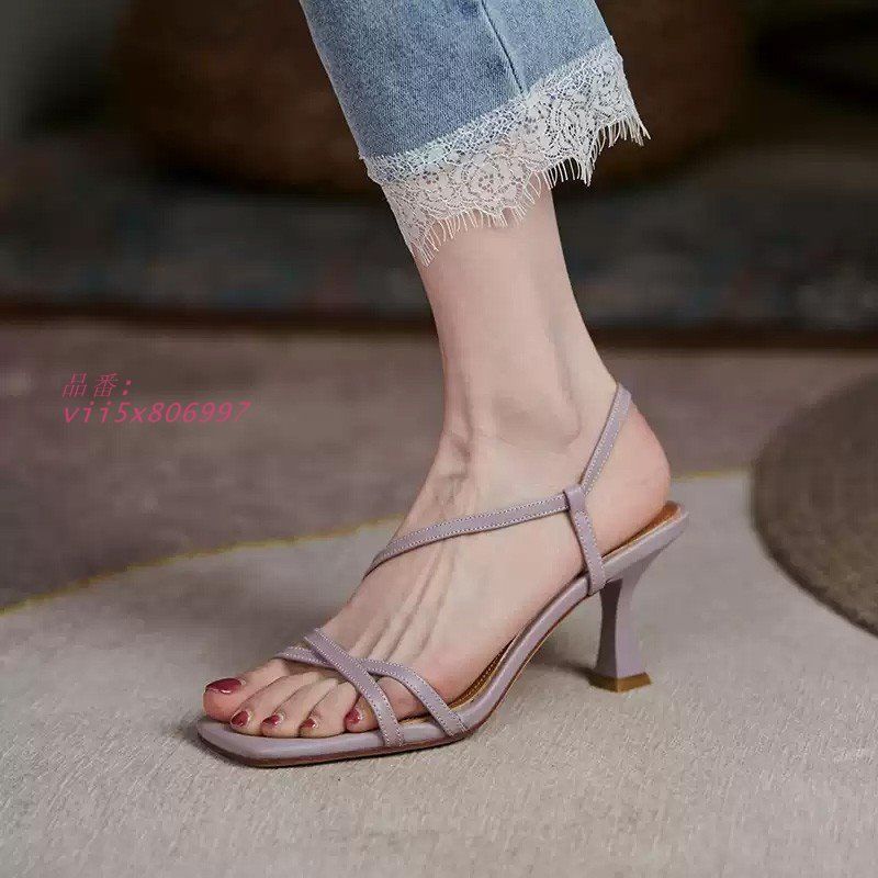 ストラップサンダル 華奢サンダル
