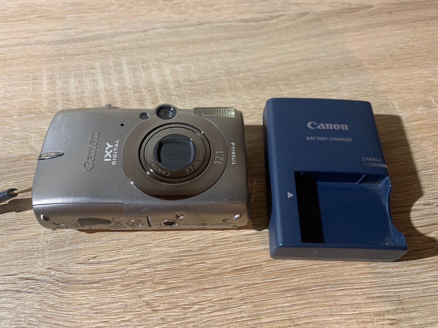 5301 Canon IXY シルバー 2000IS デジカメ