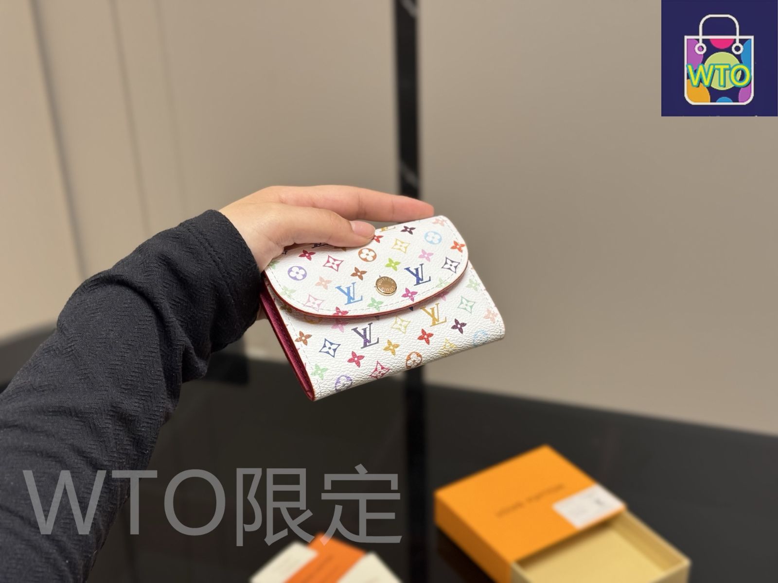 今日 Louis Vuitton ルイ ヴィトン ミニ財布 クラシックデザインで携帯しやすい特徴を持つ