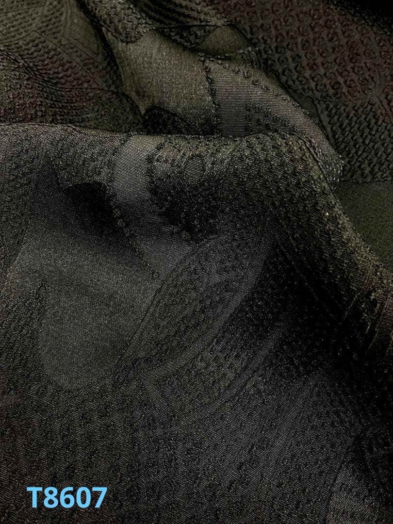 ロングコート地 ふくれ織 紋意匠 黒色 正絹 反物 - メルカリ