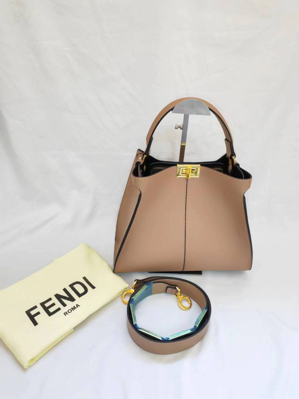 フェンディ FENDI ピーカブー エックスライト ミディアム  シルバー金具 レザー レディース トートバッグ