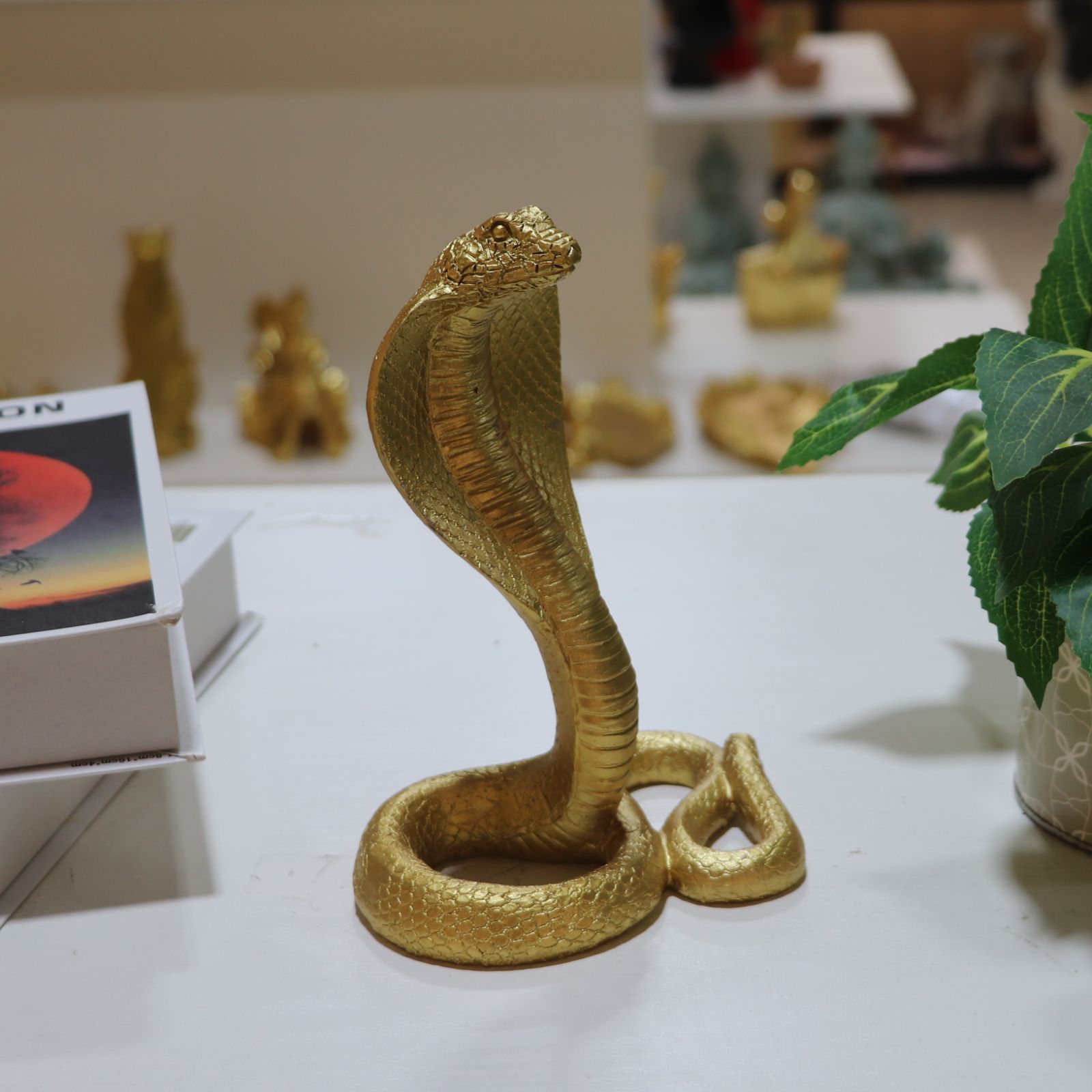 置物 オブジェ 金色のコブラ 蛇 ヘビ へび スネーク 室内 屋内 置物 オブジェ 金色のコブラ 蛇 ヘビ へび スネーク 室内 屋内
