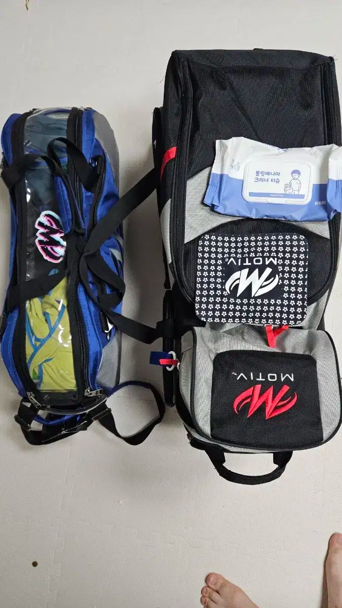 モーティブ MOTIV ボウリング　バッグ　2個 MOTIV モーティブ ボウリングバッグ 2個用 付属品付 キャリー