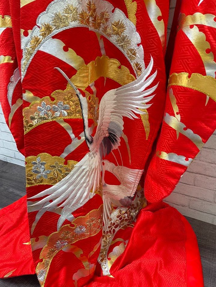 色打掛 赤と金 鶴の刺繍 赤 金刺繡 鶴×牡丹×花車 色打掛 結婚式 披露宴