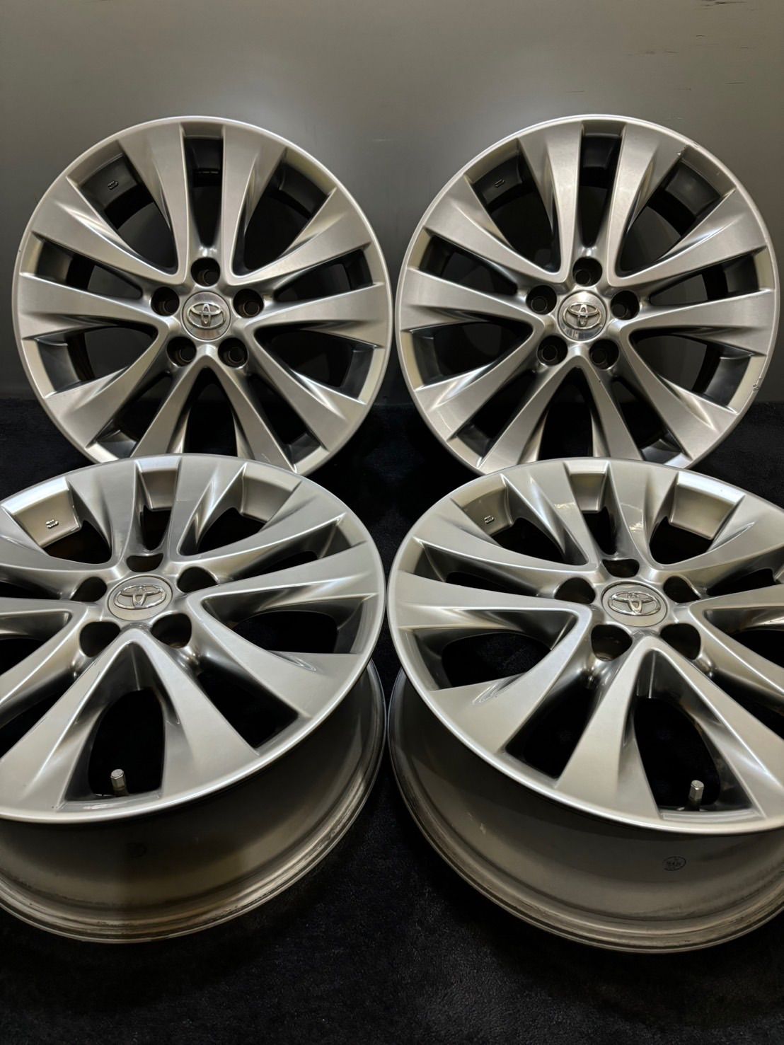 トヨタ純正ホイール付きタイヤ✖️4 18インチ　アルファード・ヴェルファイア等 アルファード TOYOTA トヨタ ヴェルファイア 純正 18インチ