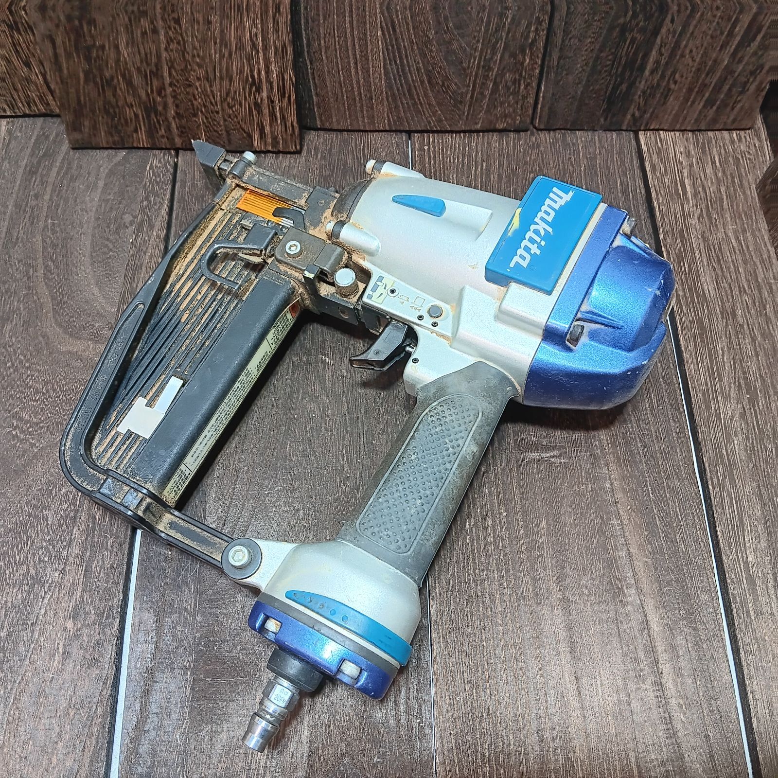 makita マキタ フローリング用エアタッカ AT1150B フロア 使用空気圧 