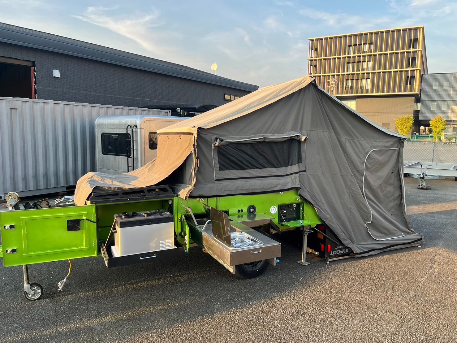 テント展開型トレーラー ナンバー登録不可