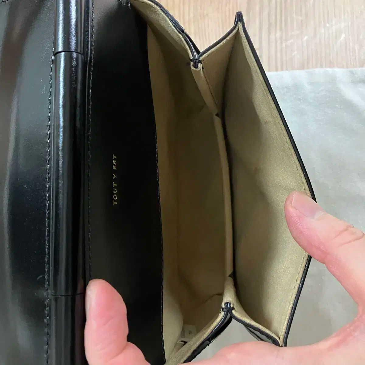 TOUT Y EST カジュ ミニバッグ ブラック USTAUSTRALIA_COM_AU