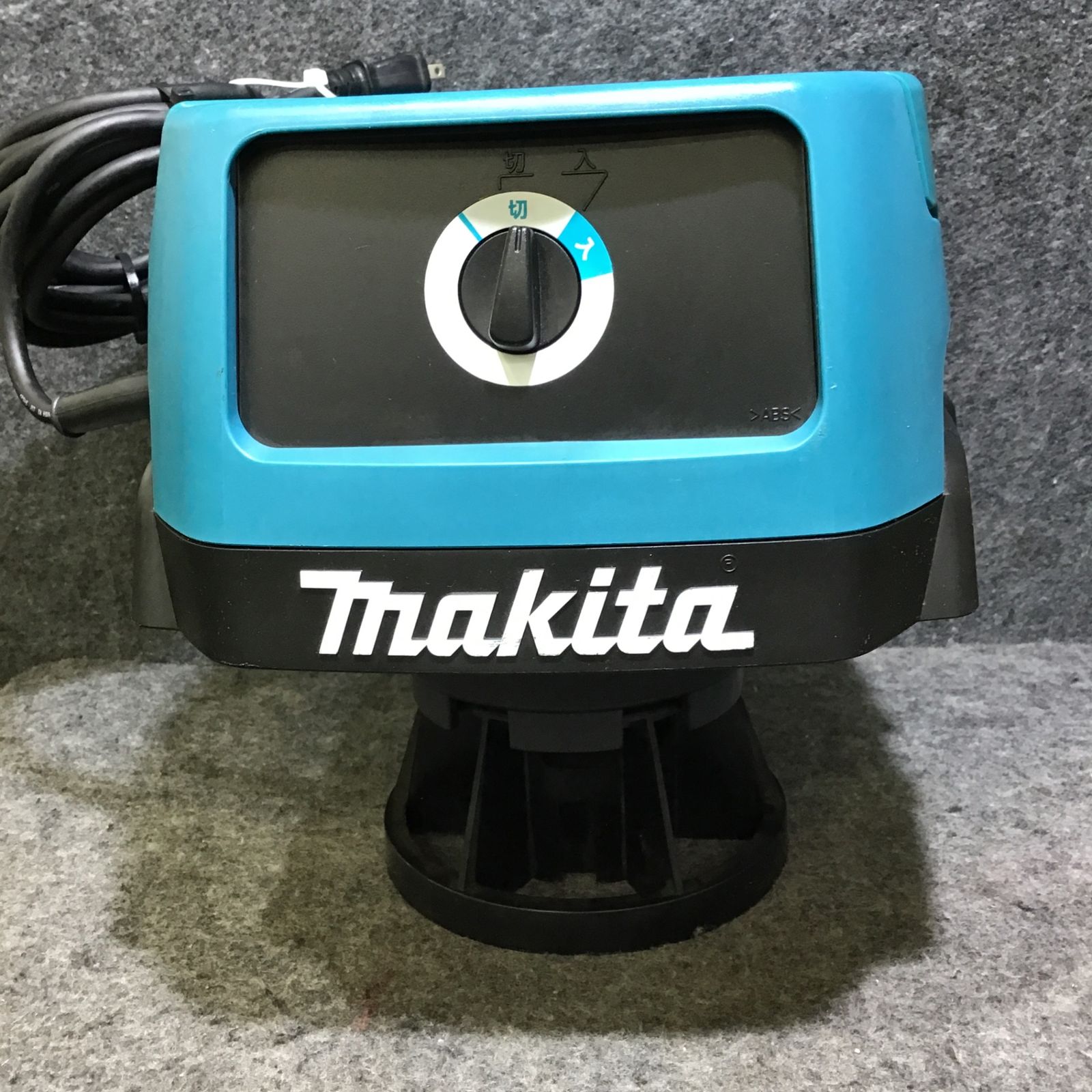美品】makita(マキタ) 乾湿両用集じん機 15L 473【桶川店】 - メルカリ