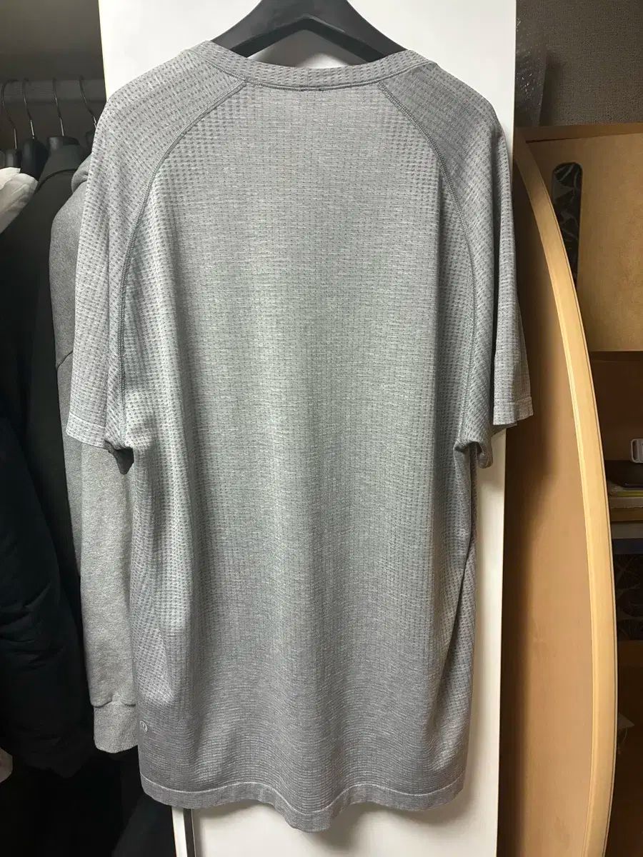 ルルレモン メタルベントテック 半袖 Mサイズ WWW_USTAUSTRALIA_COM_AU