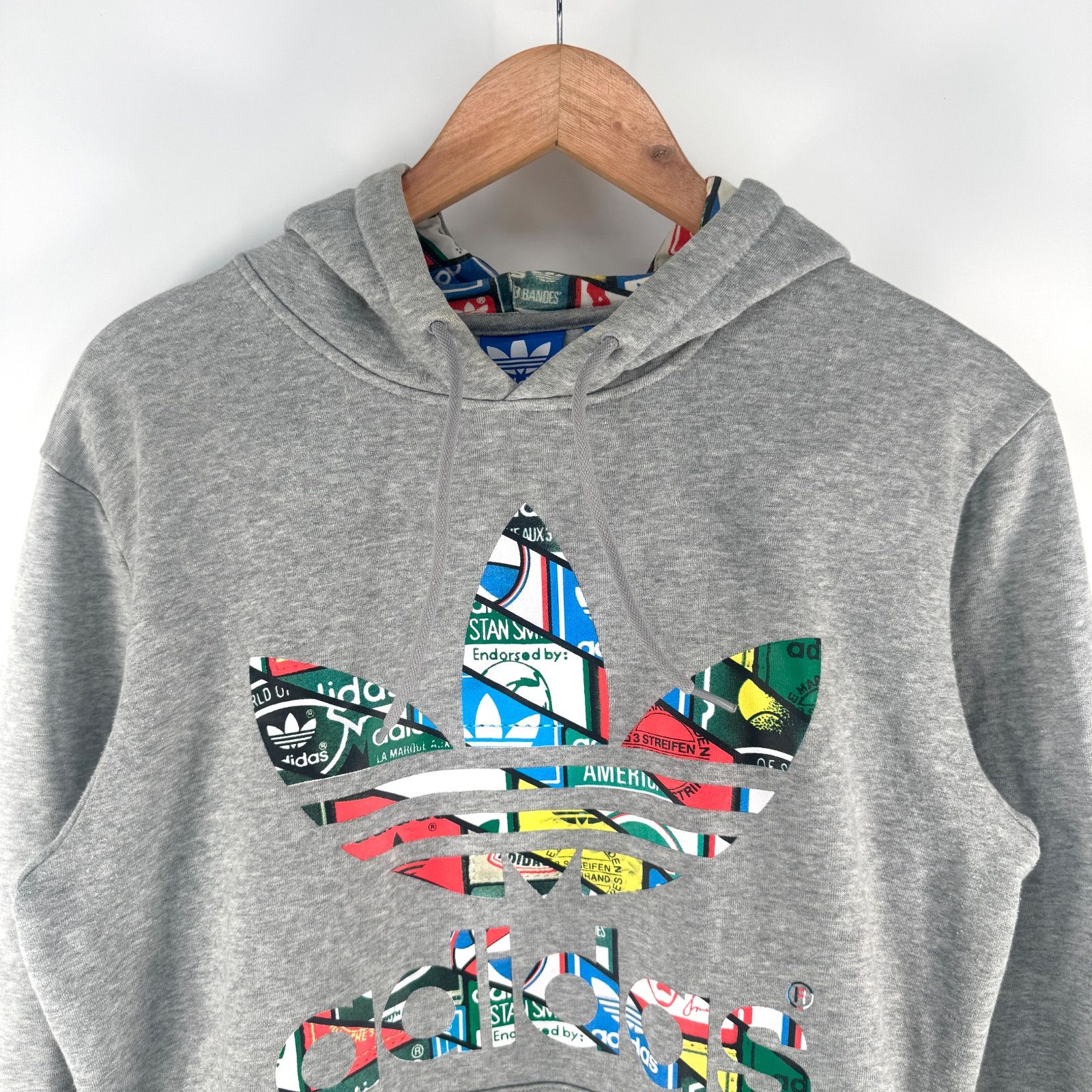 adidasプルオーバーパーカー/ビックロゴプリント ポケット カジュアル