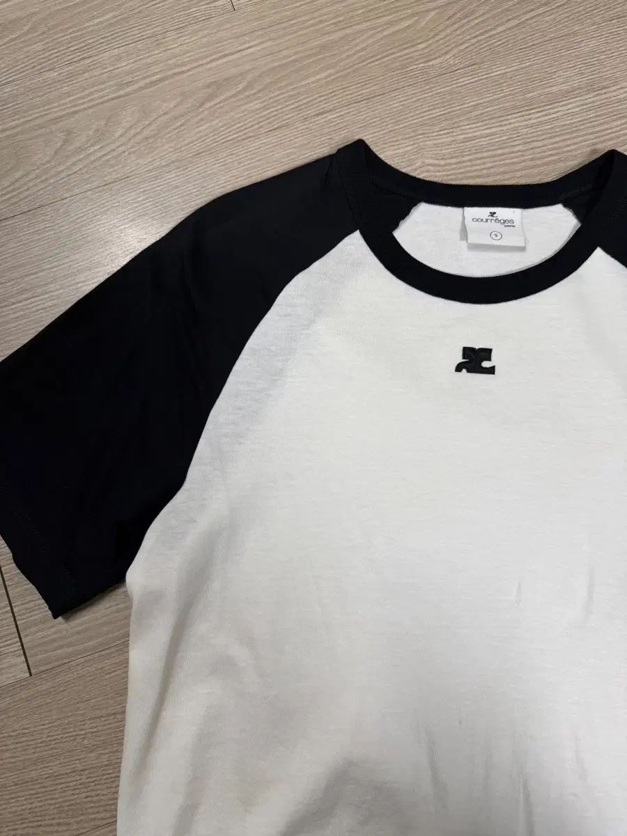 ロゴ入りグランド T