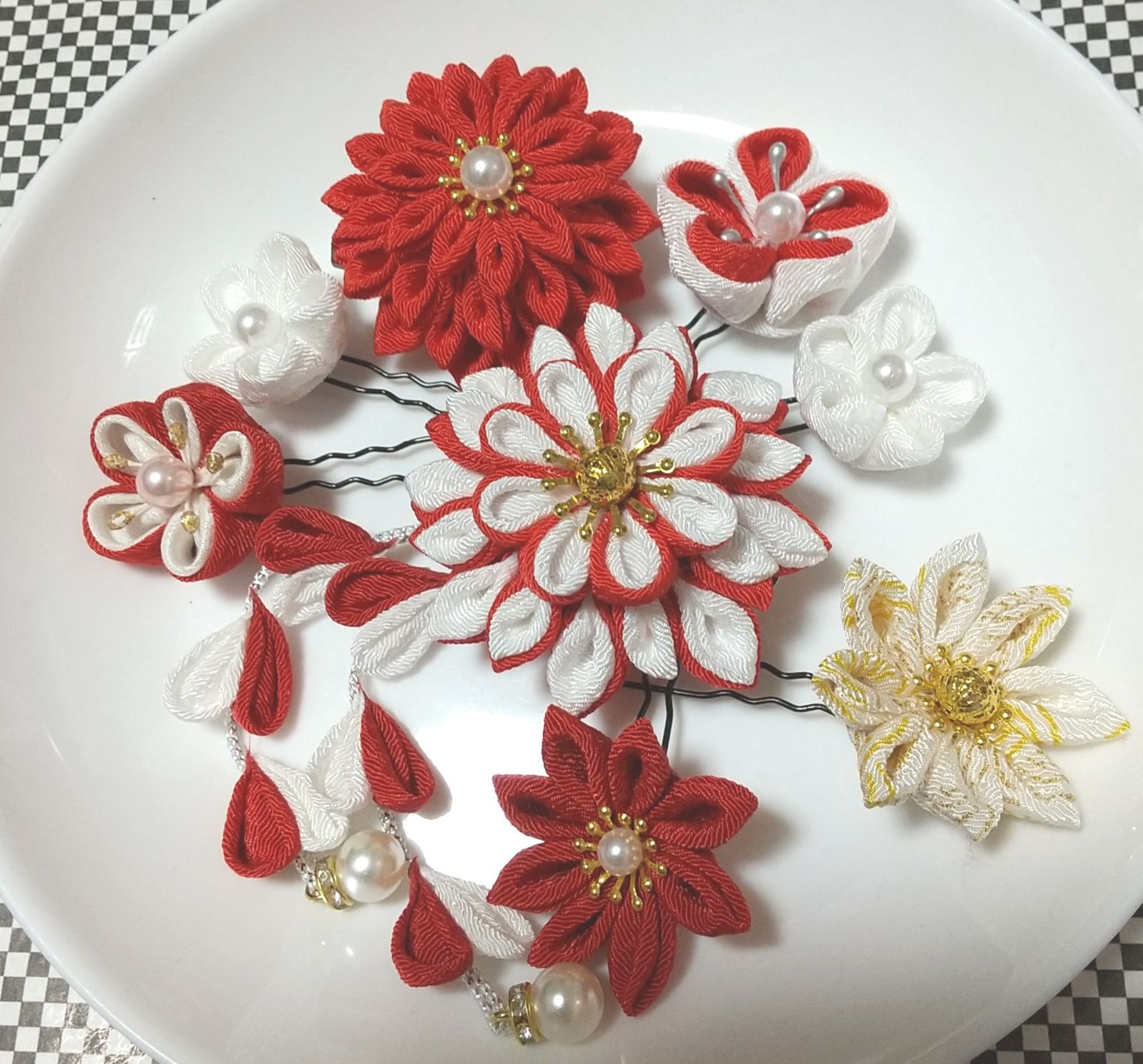 つまみ細工髪飾り 成人式 卒業式 えんじ 紅白 赤 晴れ着 振袖