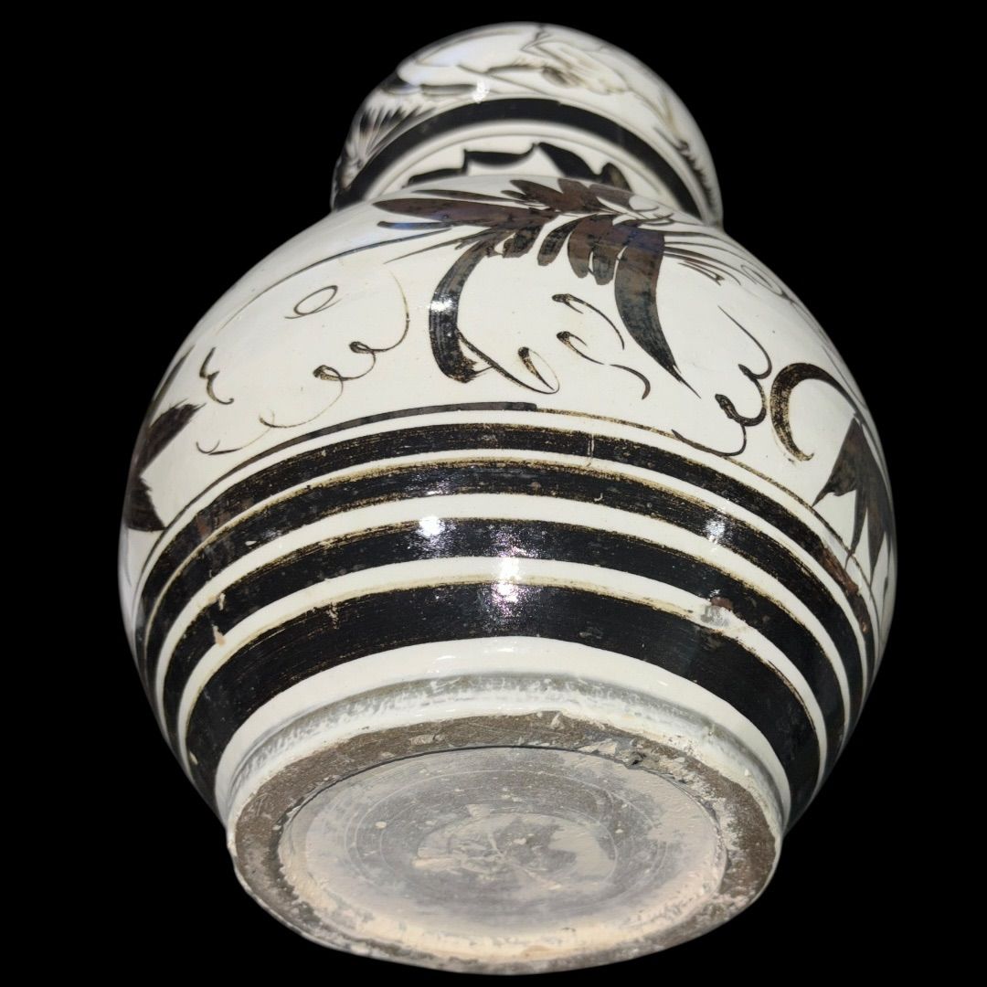 中国買付品 中国古美術 中国古陶磁器 古玩 磁州窯 白釉掛 鉄絵 草文様