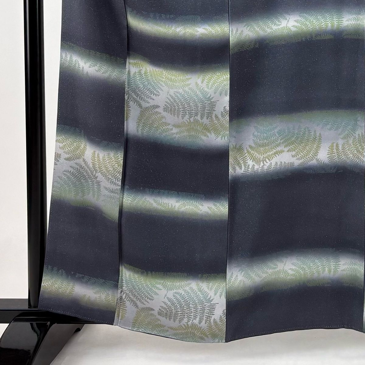 小紋 身丈161cm 裄丈64cm M 袷 下川響 落款 羊歯 金通し ぼかし 灰色 正絹 秀品